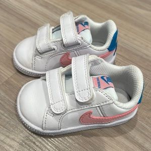 Baby Nike shoes size 3
